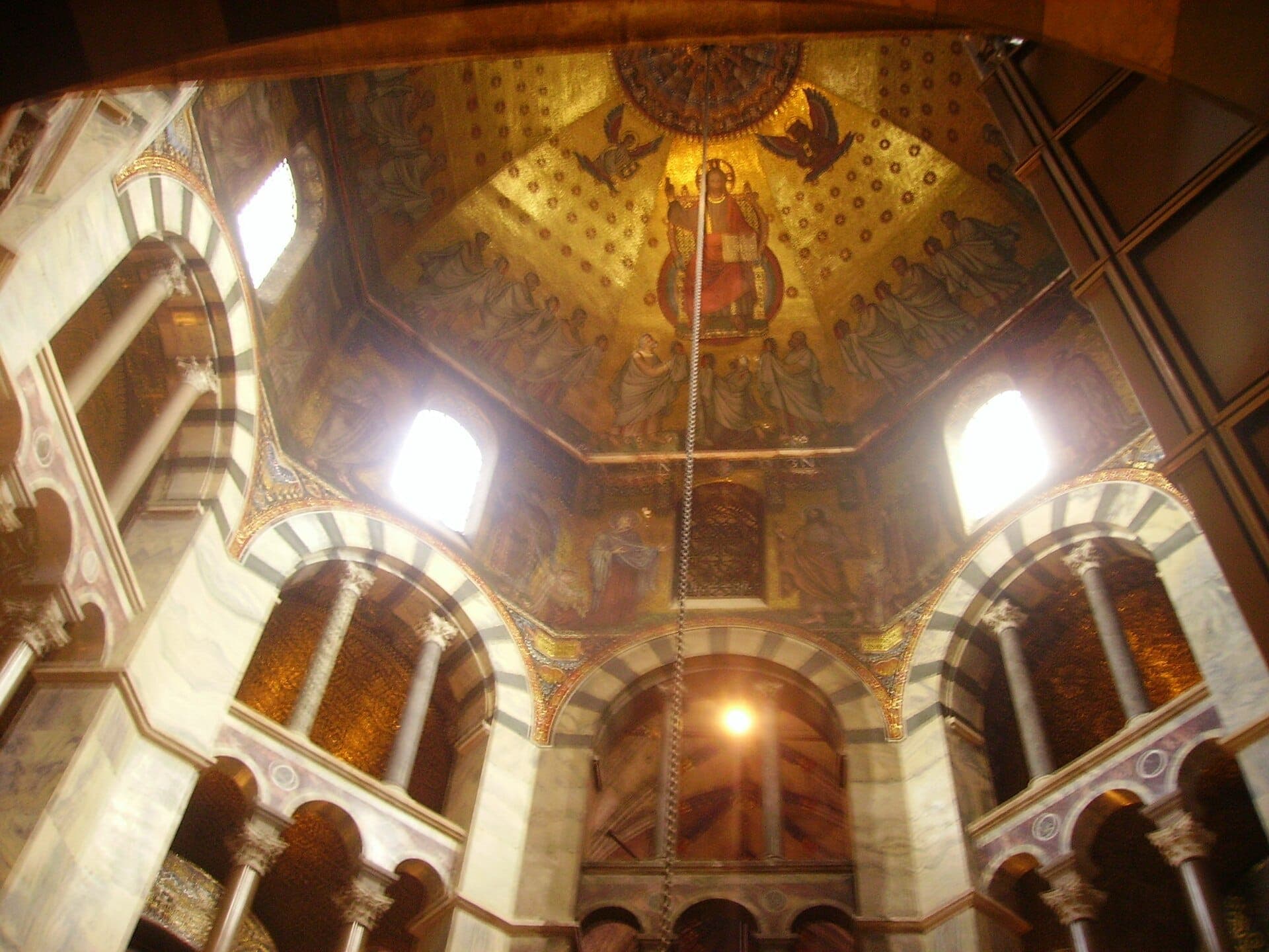 O octógono da antiga basílica de Carlos Magno em Aachen · Zairon · 2009-07-28