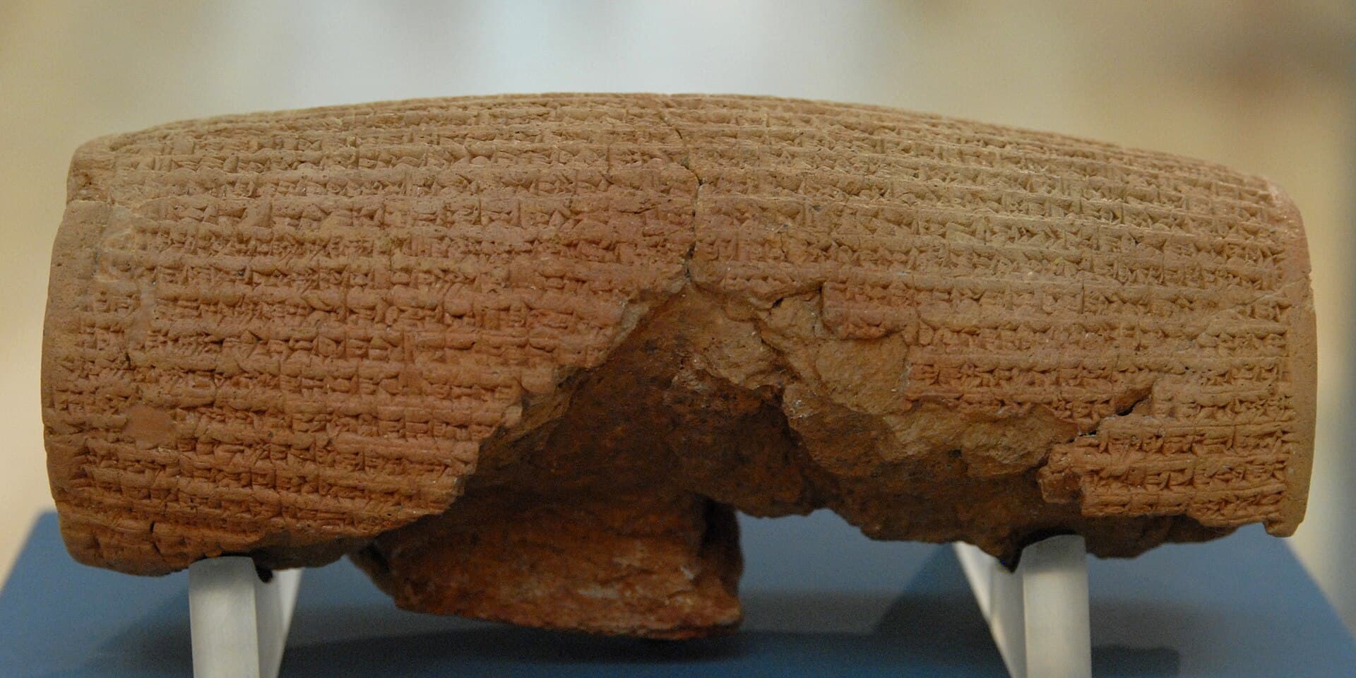 Cilindro de Ciro, Babilônia, c. 539-530 a.C. · Unknown artist Unknown artist · 2007-08-22 22:42:18