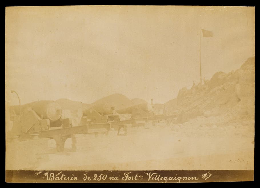 O forte de Villegagnon durante a revolta · E., H. · between 1893 and 1895