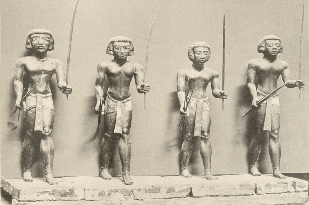 Arqueiros núbios em madeira pintada, do túmulo de Mesehti, em Assiut · autoria não identificada · 2014-03-02 19:05:53