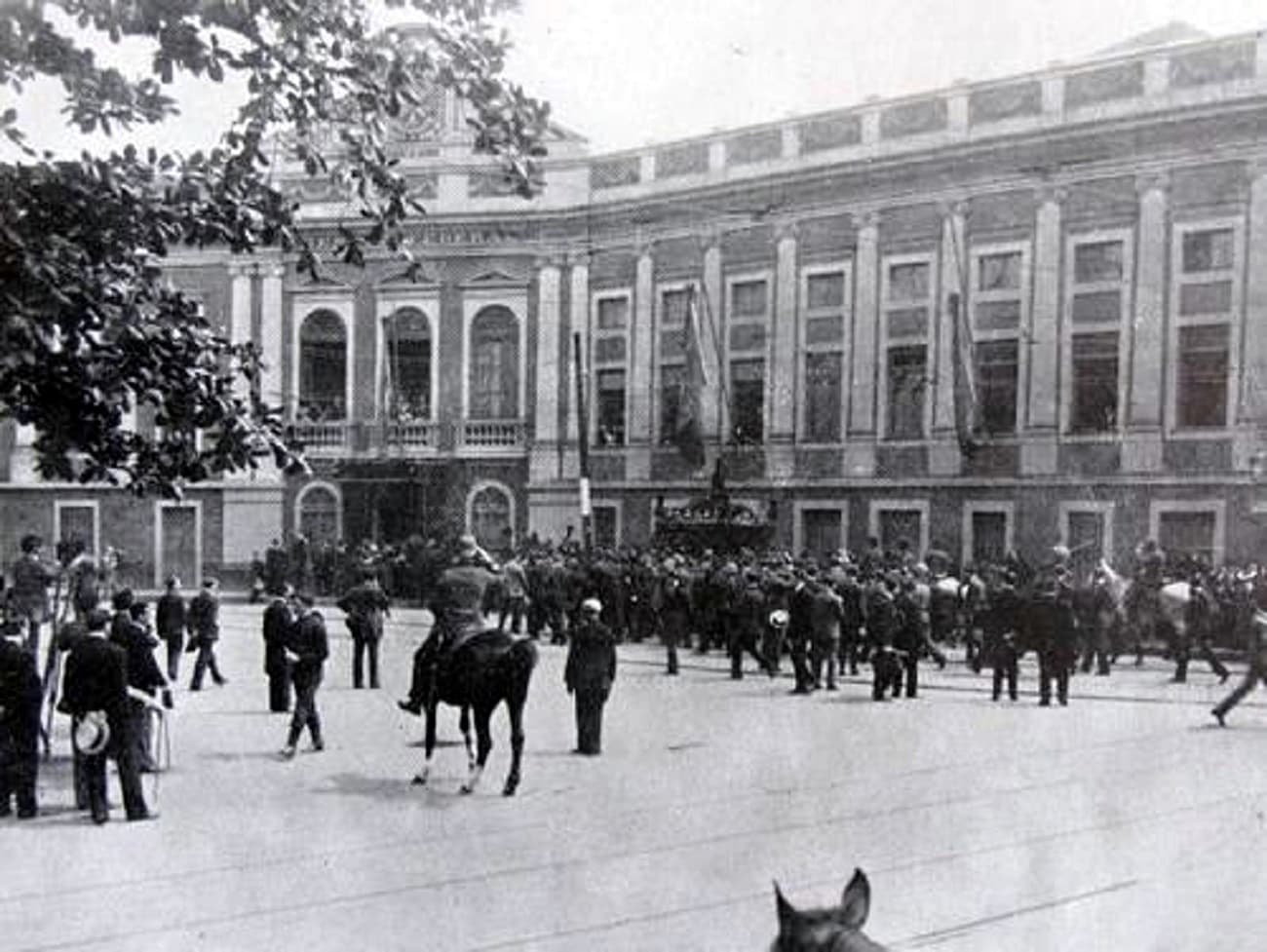 A praça em 16 de novembro de 1889 · Not stated · 1889-11-16