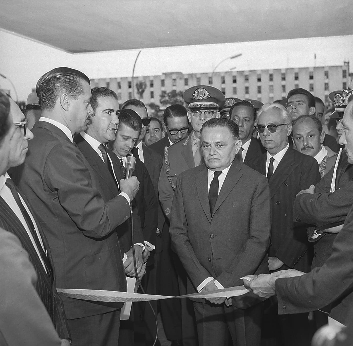 Castelo Branco inaugura hospital em Brasília, 1966 · autoria não identificada · 1966