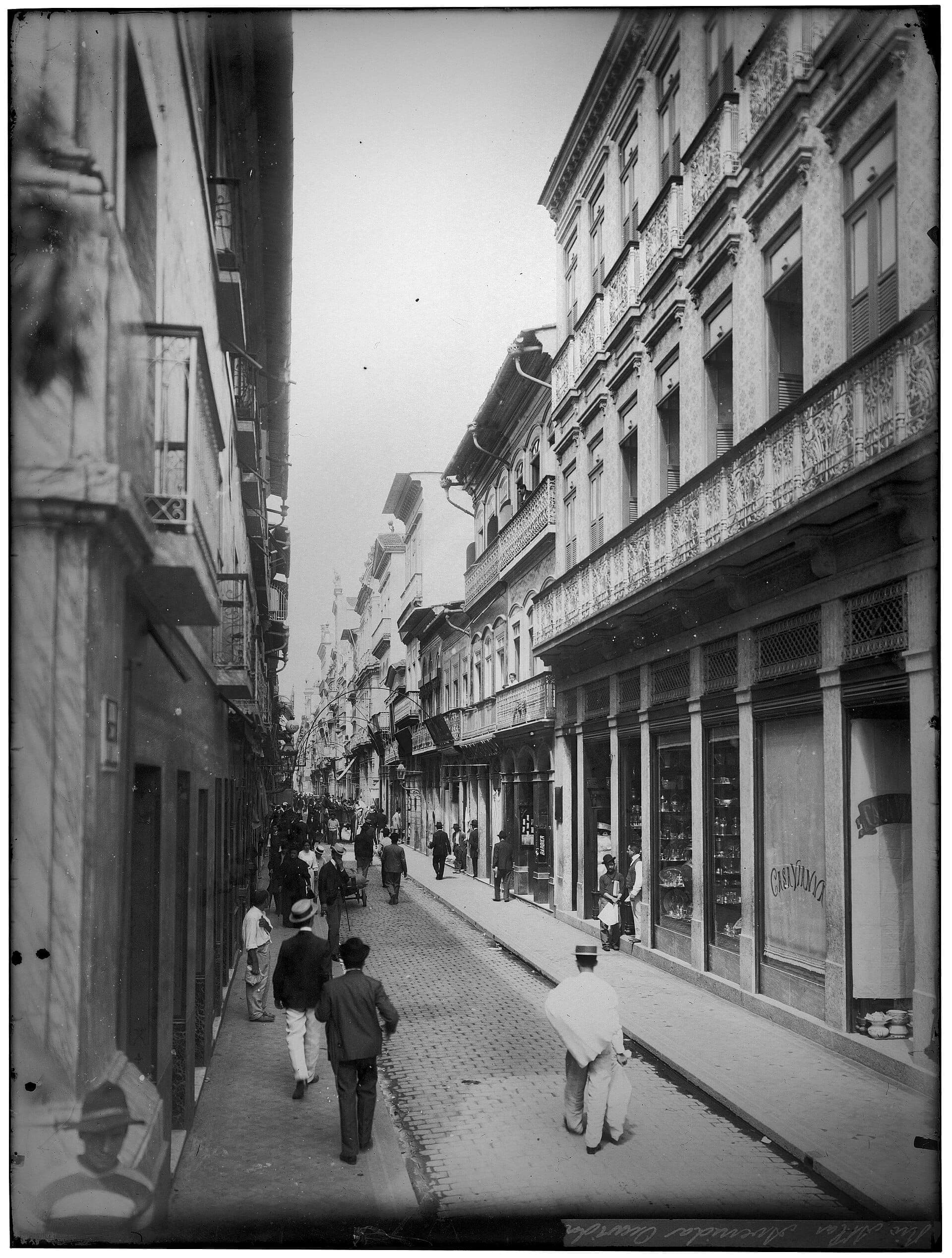 A rua do Ouvidor · Núcleo de digitalização / IMS · 2022-09-22 19:40:25