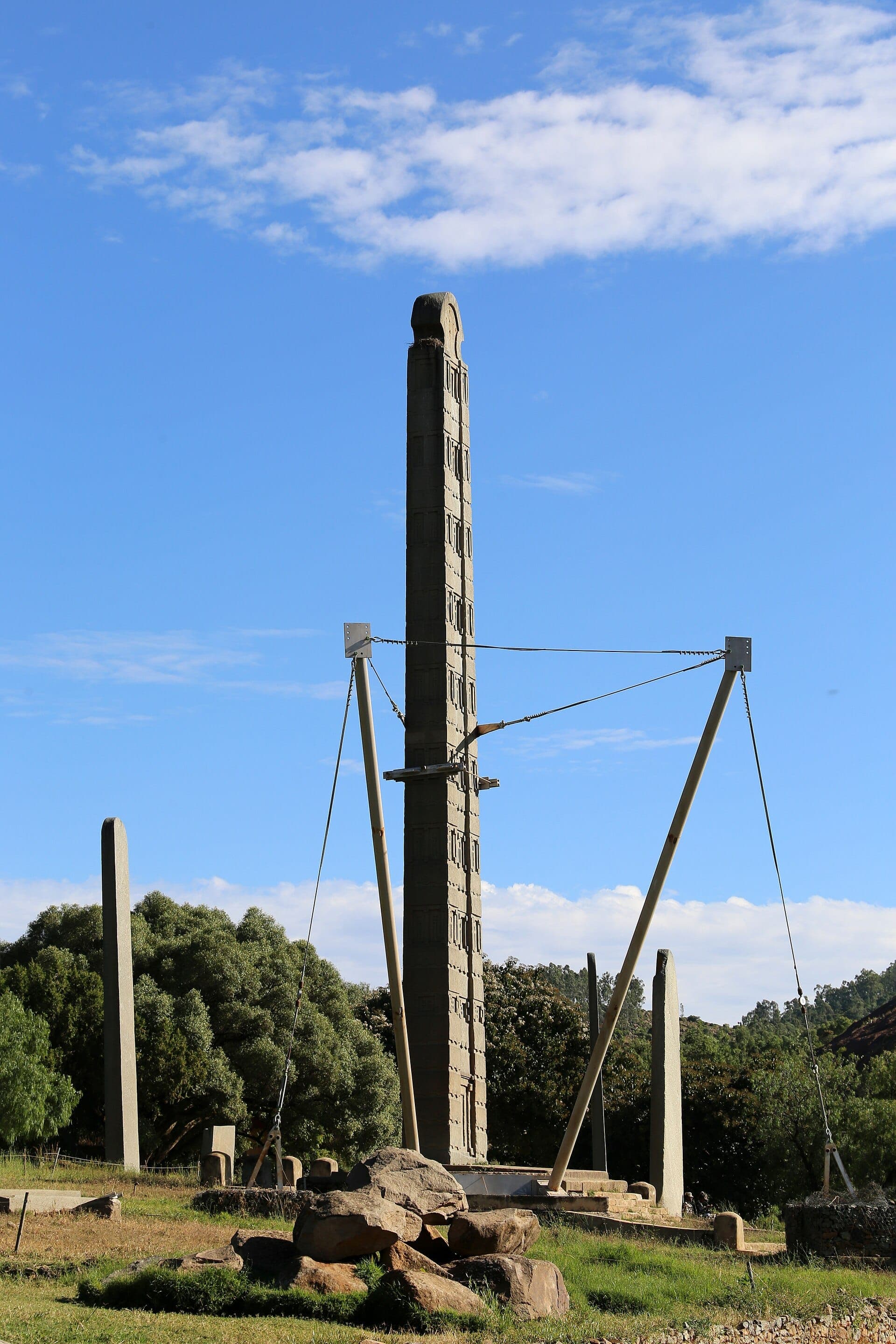 Estela 3 de Axum, a única das grandes estelas decoradas que continua de pé · Sailko · 2018-11-16 07:13:53