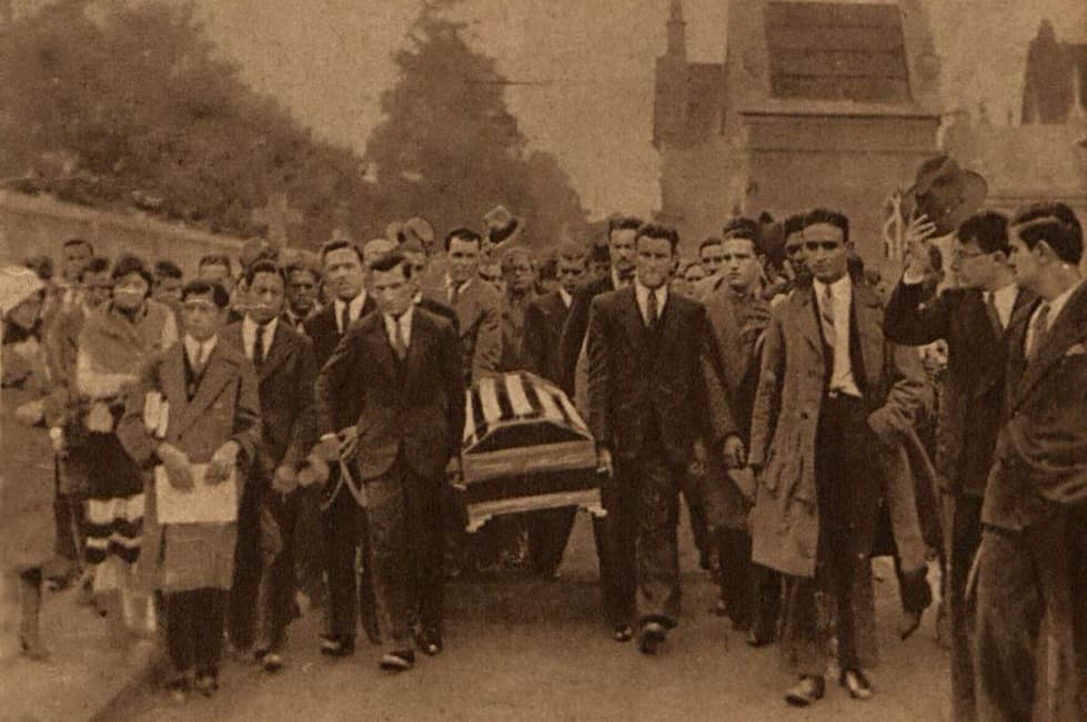 Enterro de Euclides Miragaia, 24 de maio de 1932 · Unknown author Unknown author · 1932-05-24
