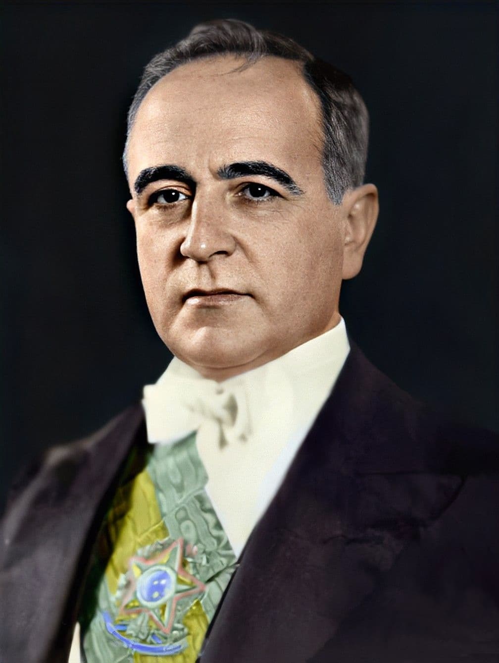 Getúlio Vargas em retrato oficial de 1930 · Desconhecido. Colorida por Djalma Gomes Netto. · 1930-11