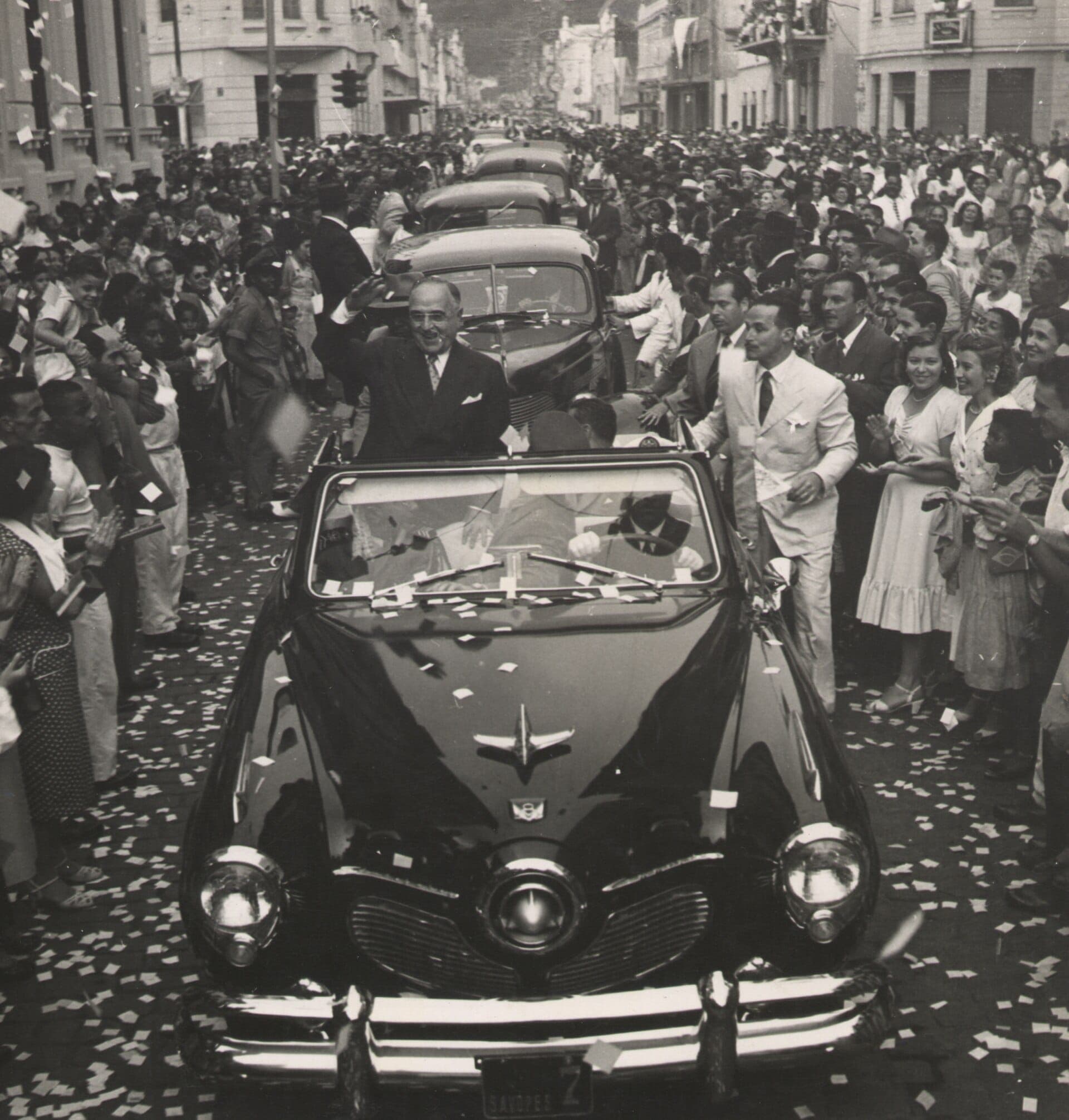 Vargas desfila em Vitória, setembro de 1951 · autoria não identificada · 9 September 1951