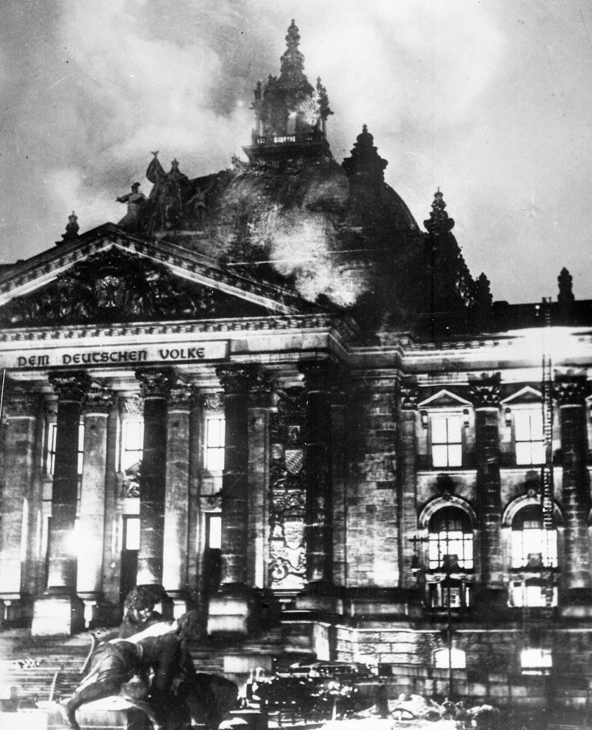 O Reichstag em chamas, Berlim, 27 de fevereiro de 1933 · Unknown author Unknown author · Taken on 27 February 1933